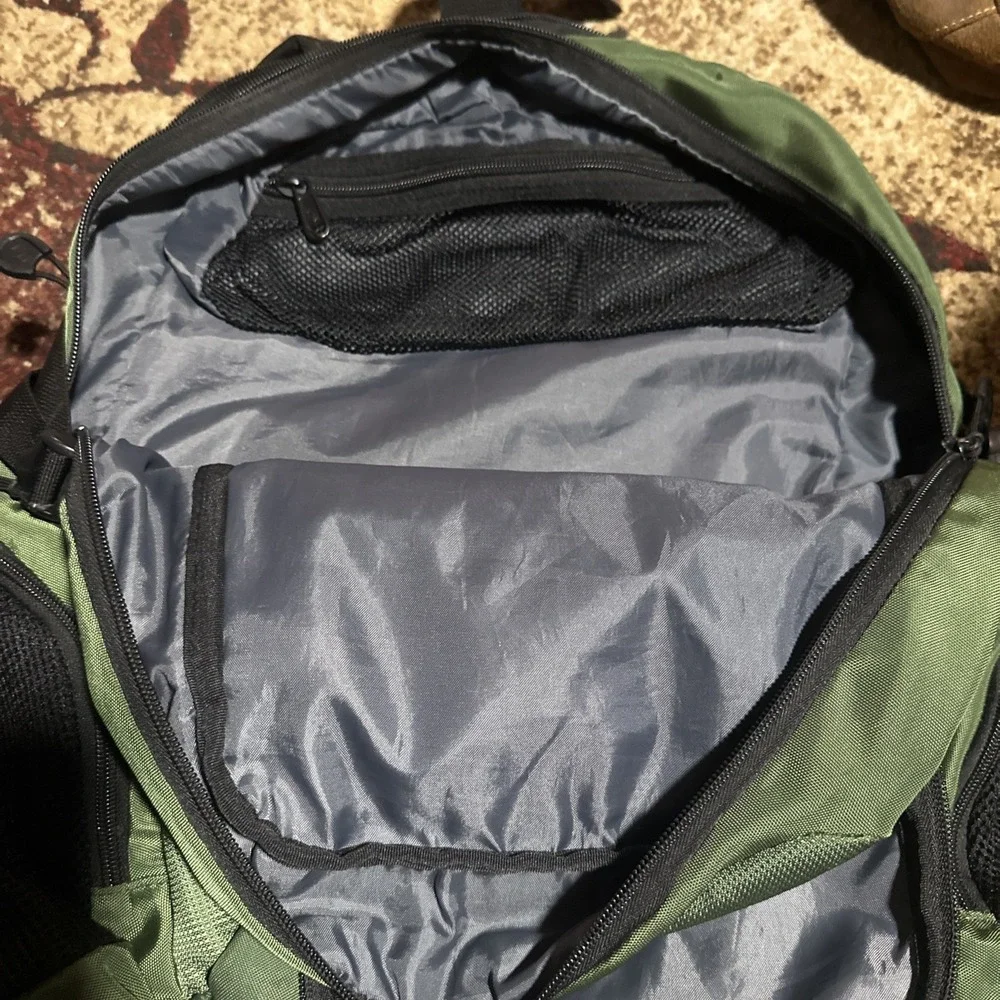 SwissGear ScanSmart Laptop Backpack Green Black 15 Inch Universal Tech Bag